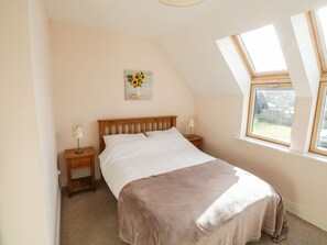 3 bedrooms, individually decorated, individually furnished, free WiFi - Sea Breeze Holiday Home (Enniscrone)