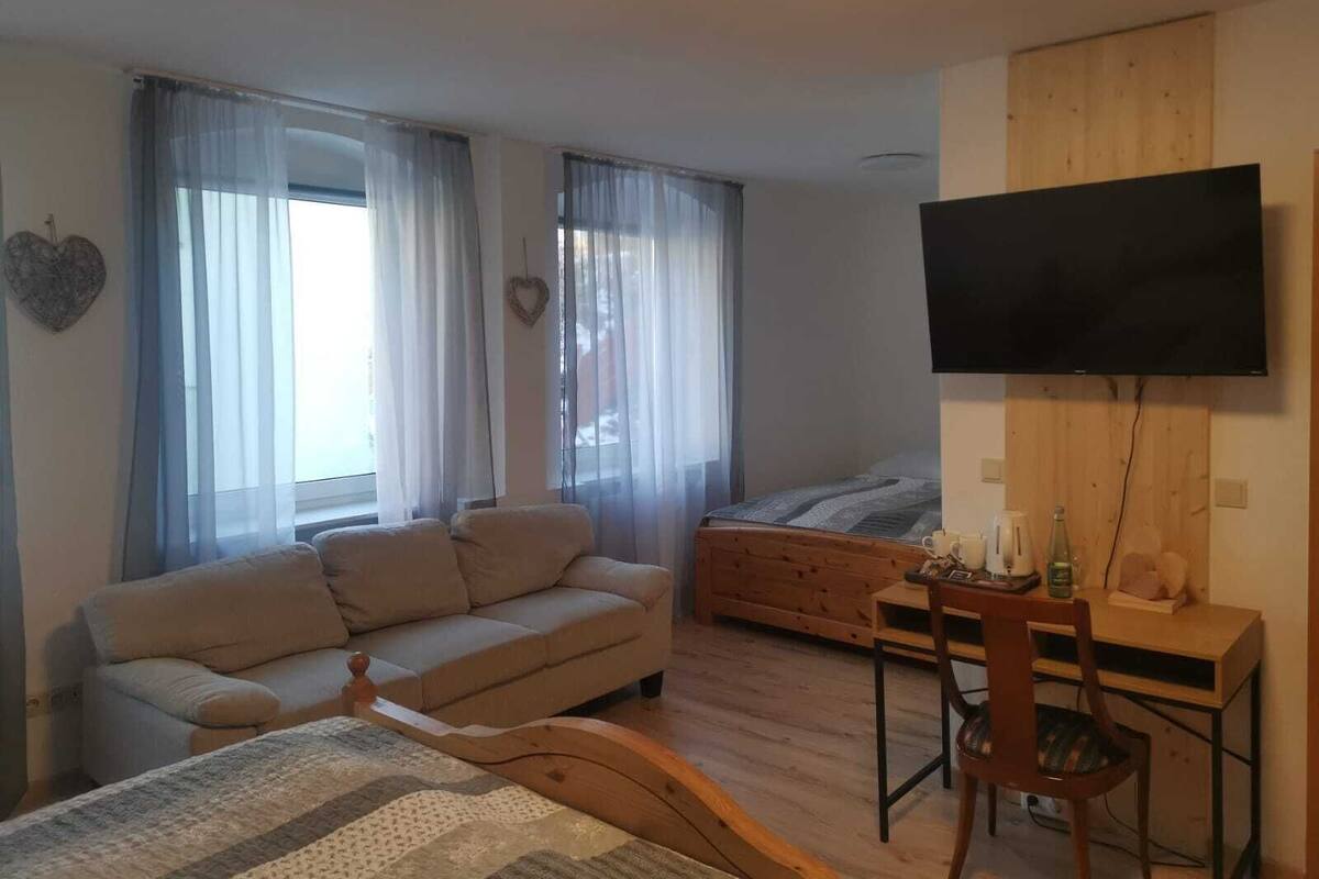 Phòng 4 Deluxe | Minibar, truy cập Internet không dây miễn phí, bộ trải giường 