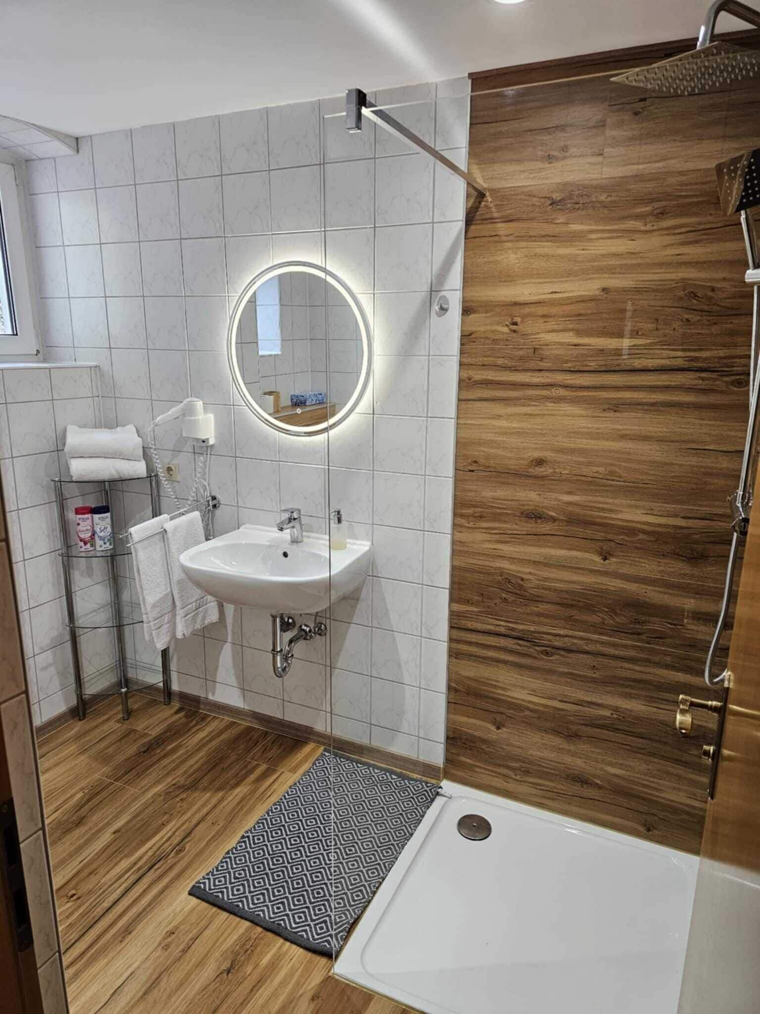 Superior-Zimmer | Badezimmer | Dusche, Haartrockner, Bademäntel, Handtücher