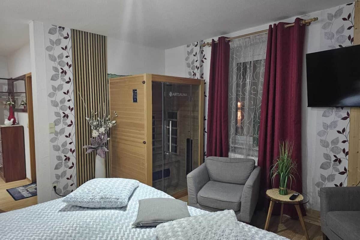 Deluxe tweepersoonskamer | 1 slaapkamer, een minibar, gratis wifi, beddengoed