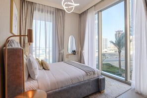Deluxe Apartment | 1 bedroom, individually decorated, iron/ironing board, free WiFi - HiGuests - Forte Tower 1 (Dubai)