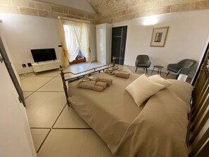 3 chambres, fer et planche à repasser, Wi-Fi, draps fournis