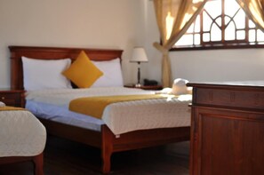 高级套房 | 防过敏的被褥、羽绒被、办公桌、折叠床/ 加床（额外收费）