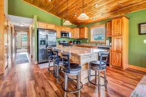 冰箱、微波炉、烤箱、炉灶