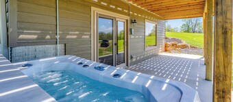 The Bridgeview Lodge  Hot Tub + Incredible Mississippi River Views & Sunsets