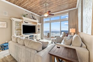 Smart TV - Winter Specials! Private Beach! Chair setup! Penthouse. Destin! (Destin)