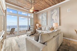 Smart TV - Winter Specials! Private Beach! Chair setup! Penthouse. Destin! (Destin)