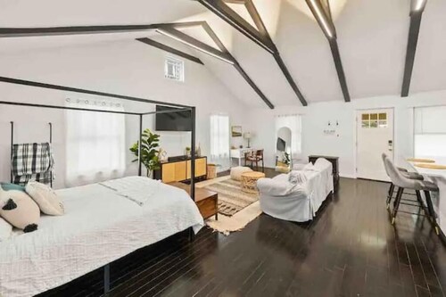 Cozy, private and modern Cottage