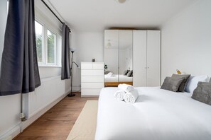 2 bedrooms, desk, iron/ironing board, Internet - GuestReady - Modern escape in Clapham (London)