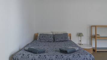 4 bedrooms, bed sheets