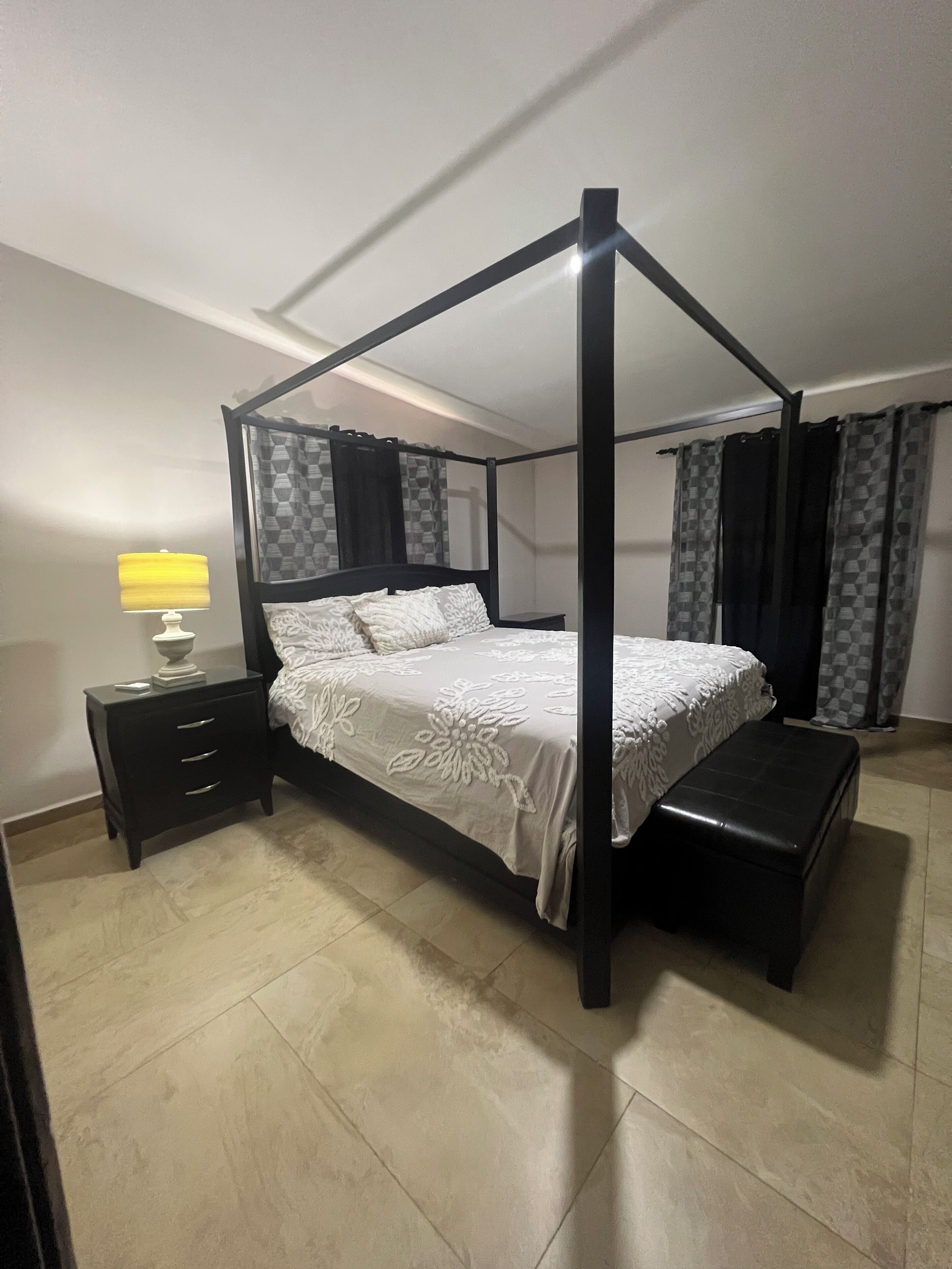 3 bedrooms, desk, iron/ironing board, free WiFi