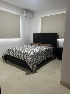 3 habitaciones, escritorio, tabla de planchar con plancha y wifi gratis 