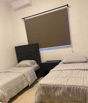 3 habitaciones, escritorio, tabla de planchar con plancha y wifi gratis