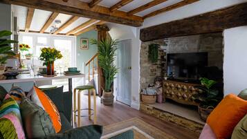 Cottage | Living area | TV