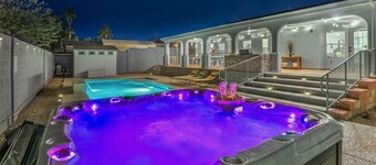 Modern Luxury - Heated Pool, Hot Tub & Vegas Vibes