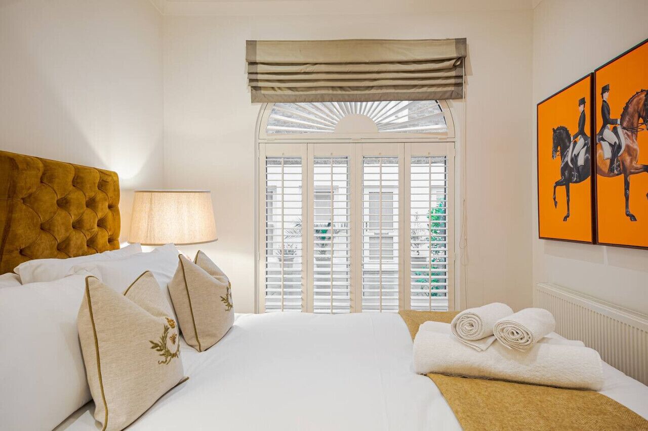 2 bedrooms, iron/ironing board, travel crib, free WiFi