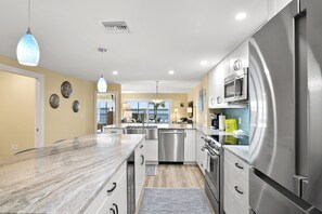 Fridge, microwave, oven, stovetop - Coquina Moorings 203 | Pool & Boat Dock (Bradenton Beach)