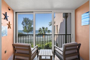 Interior - Coquina Moorings 203 | Pool & Boat Dock (Bradenton Beach)