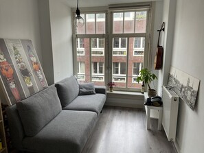 Books, computer monitors - Studio Amsterdam at Outstanding Location (Amsterdam)
