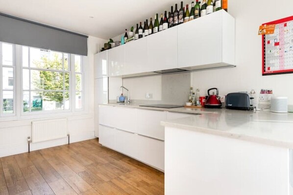 Fridge, microwave, oven, dishwasher