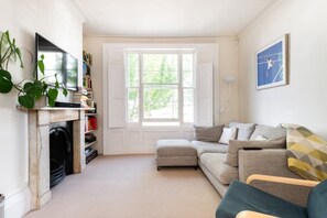Smart TV, books, stereo