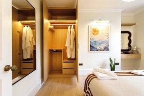 1 chambre, bureau, fer et planche à repasser, accès au Wi-Fi (inclus)