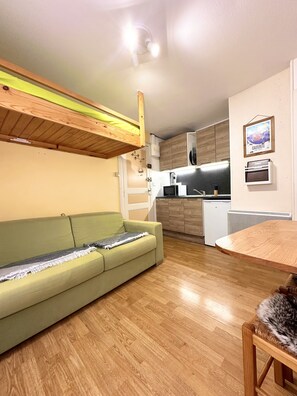 Living area - Studio Tout Confort Pour 3 Personnes, au Cœur de Cauterets Mais au Calme (Cauterets)