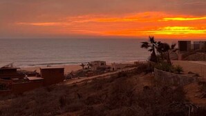 Beach nearby - Condo#2-5Min Walk to Beach/Surf-Sleeps2-KingSuite (Los Cerritos)