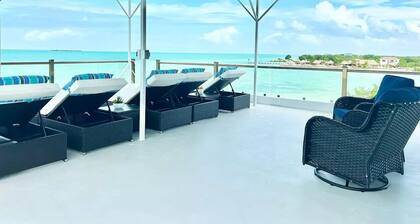 Beachfront Studio/Pool/Kitchen/Breakfast/670SF