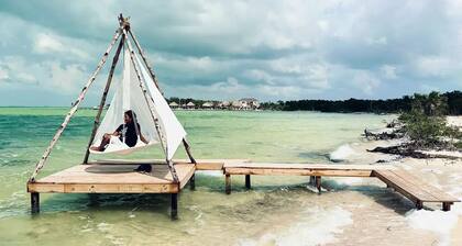 Beachfront Studio/Pool/Kitchen/Breakfast/670SF