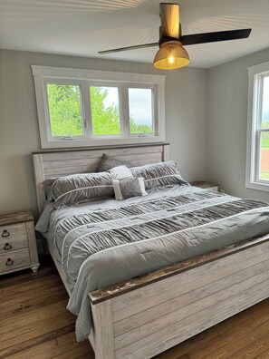 4 soverom, skrivebord, wi-fi og sengetøy