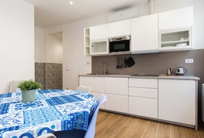 Microwave, stovetop, dishwasher