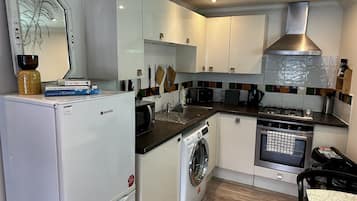 Cookware/dishes/utensils