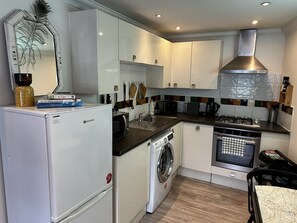 Cookware/dishes/utensils