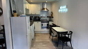 Keittoastiat/astiat/ruokailuvälineet