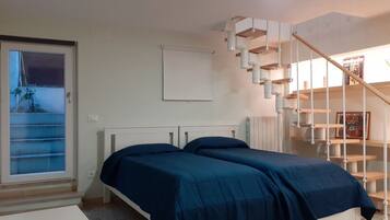 2 chambres, bureau, fer et planche à repasser, lit parapluie