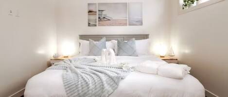 2 bedrooms, iron/ironing board, free WiFi, bed sheets