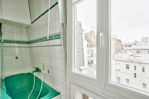Hair dryer, towels - Beautiful cocoon near Montmartre (Paris)
