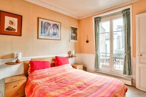 2 bedrooms, iron/ironing board, WiFi, bed sheets - Beautiful cocoon near Montmartre (Paris)