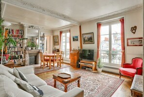 TV - Beautiful cocoon near Montmartre (Paris)