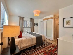 3 habitaciones, tabla de planchar con plancha, wifi y ropa de cama 