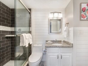 Shower, hair dryer, towels - Above It All - Cozy Comfy, Balcony w/Wooded Mtn View 1br/1ba 3 Min. to Town! (Pigeon Forge)