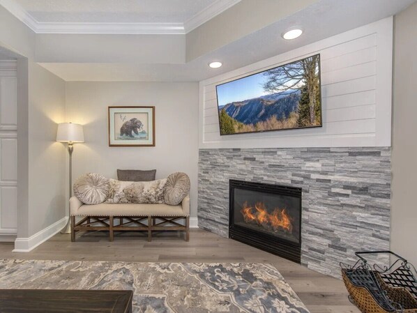 Smart TV, fireplace, DVD player