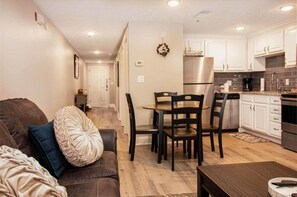 Smart TV, fireplace, DVD player - Above It All - Cozy Comfy, Balcony w/Wooded Mtn View 1br/1ba 3 Min. to Town! (Pigeon Forge)