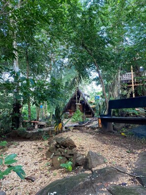 Romantic Tree House | 1 bedroom, individually decorated, individually furnished, bed sheets - Pousada Pouso das Araras (Lajeado)