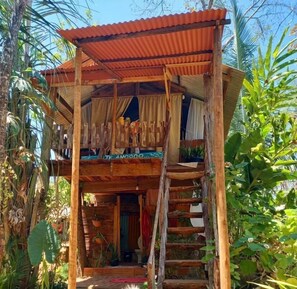 Romantic Tree House | 1 bedroom, individually decorated, individually furnished, bed sheets - Pousada Pouso das Araras (Lajeado)