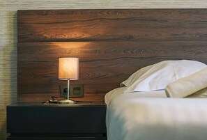 4 Schlafzimmer, Schreibtisch, Bügeleisen/Bügelbrett, WLAN