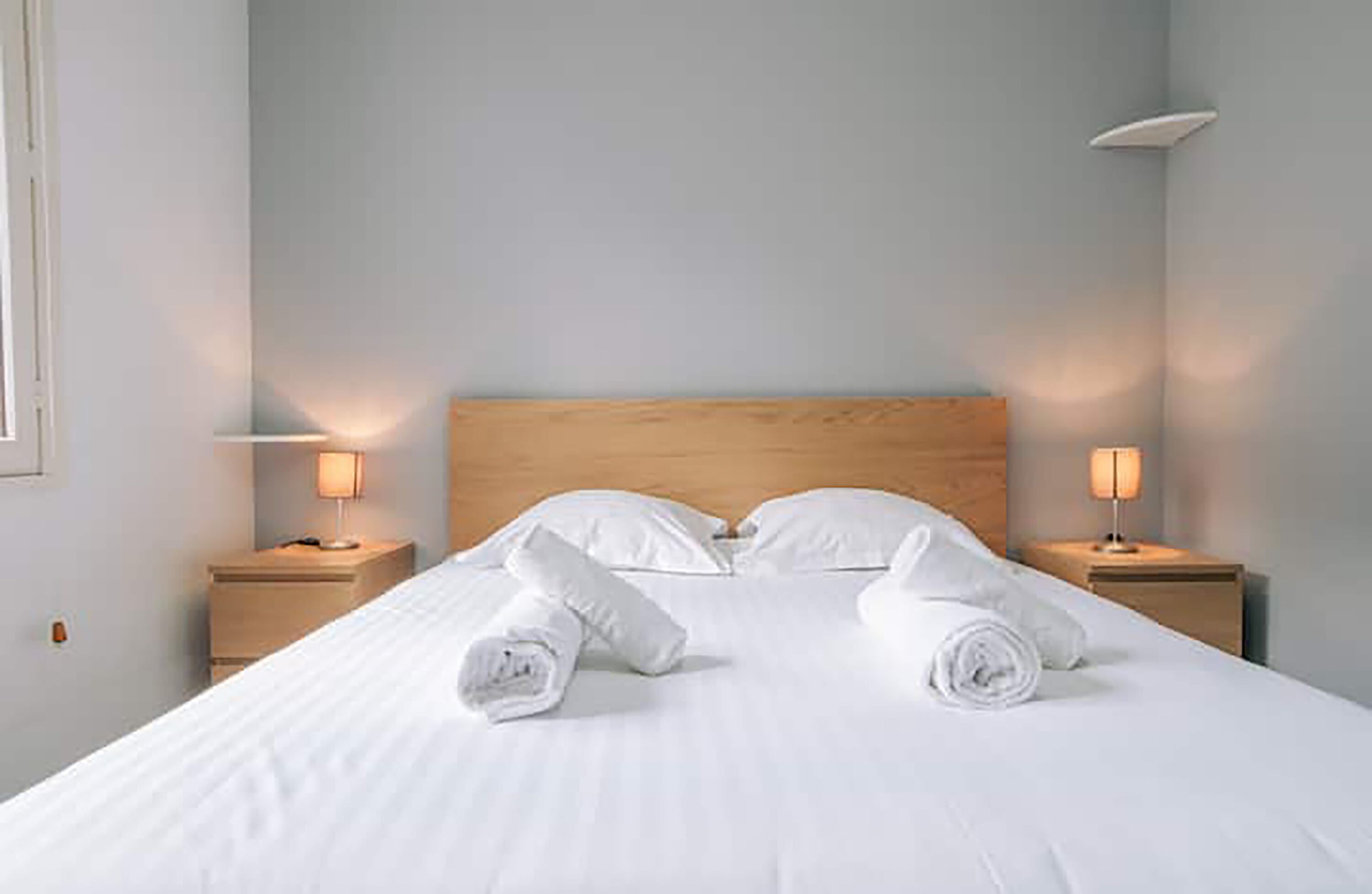 4 bedrooms, desk, iron/ironing board, WiFi