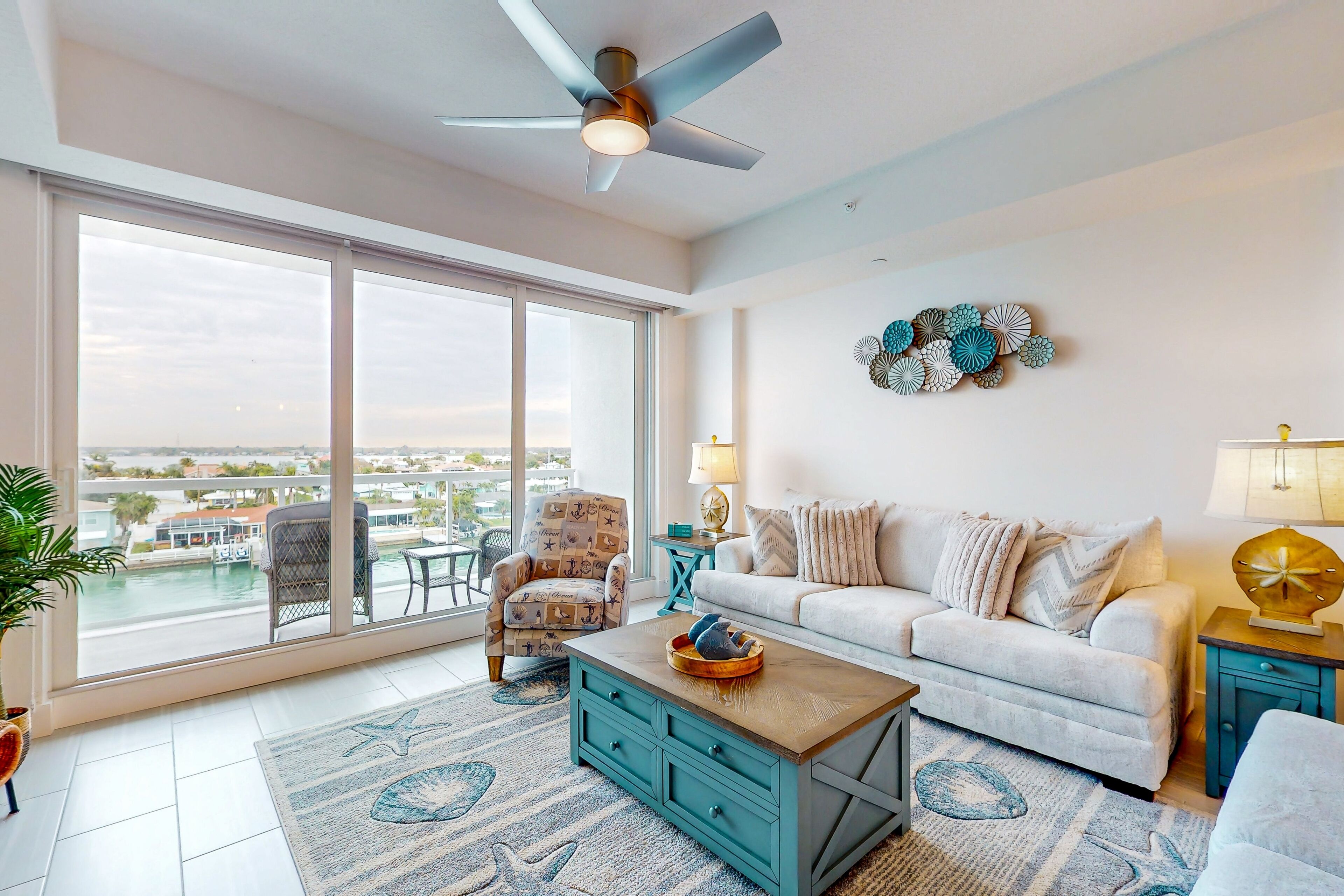 Fifth-floor waterfront condo with washer/dryer & access to pool, hot tub, dock