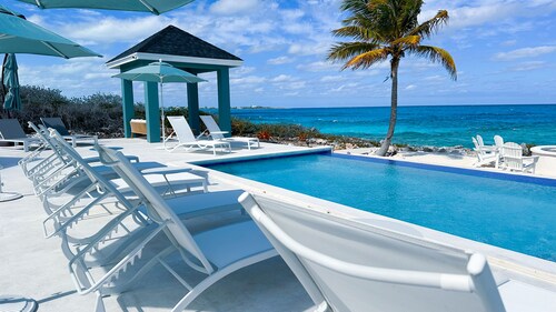 Luxury Private Oceanfront Villa w/ Infinity Pool - Sleeps 6- 12 people